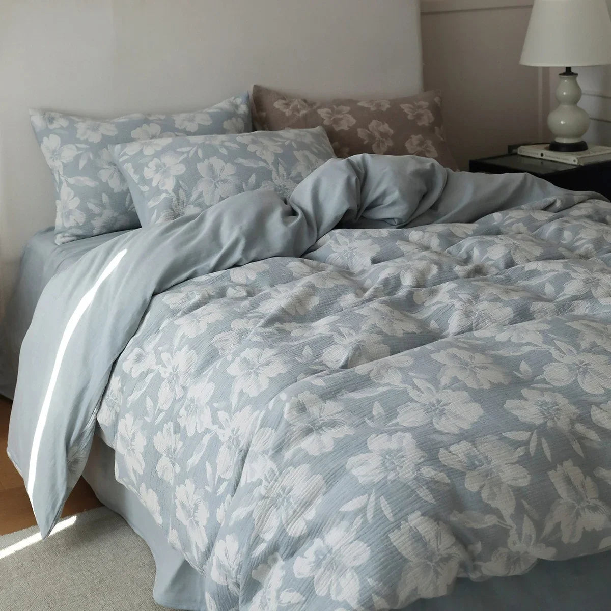 Duvet Cover Set Breathable Cotton Blend Quilted Floral Four Piece
