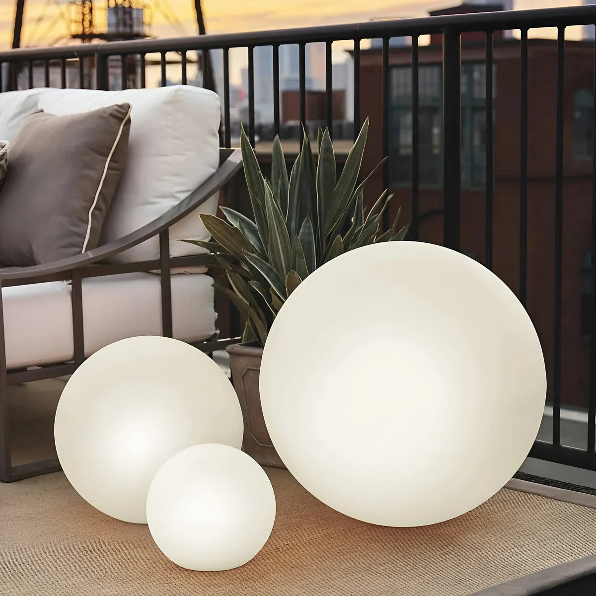 Garden Light Color-Changing LED Sphere Rechargeable Weatherproof