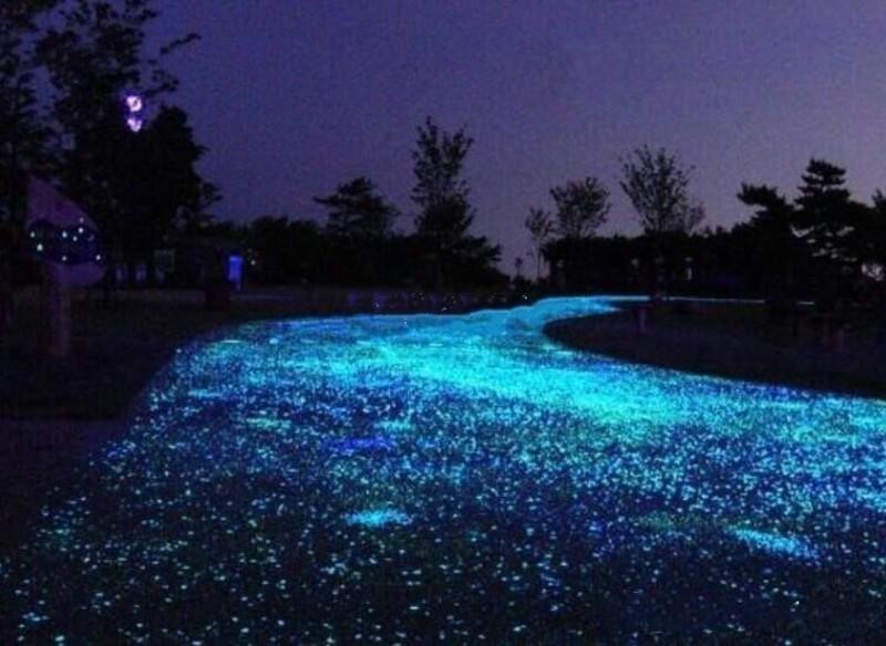 Garden Pebbles Glow-in-the-Dark Sunlight-Charged Resin