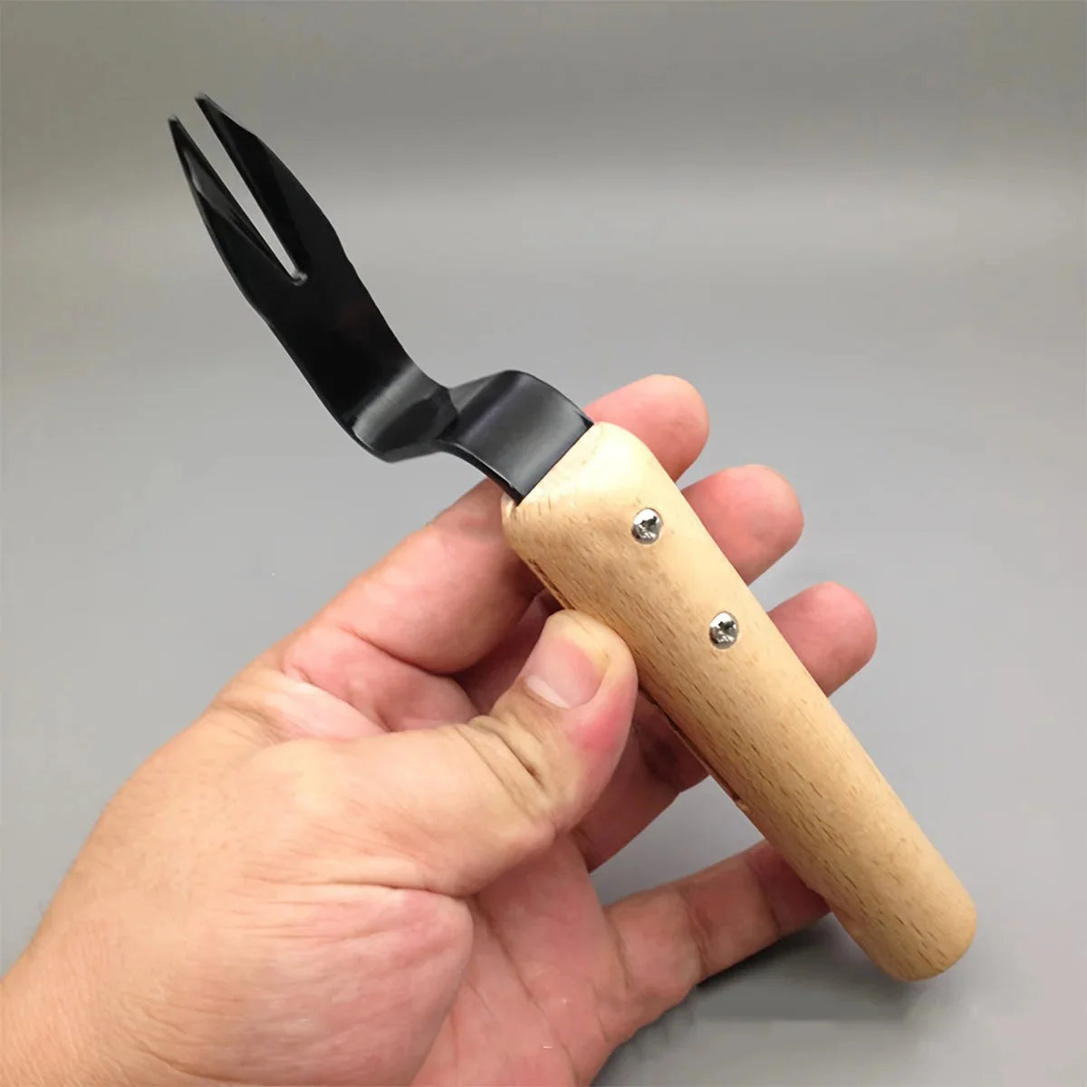 Garden Weed Puller Lever-Action Stainless Steel Tip Wood Handle