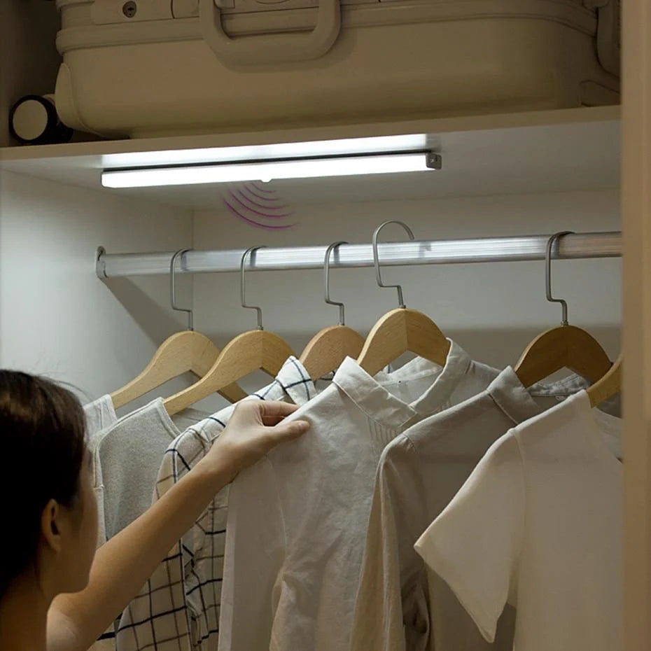 Motion Sensor LED Light Battery-Powered Magnetic Mount Aluminum Housing