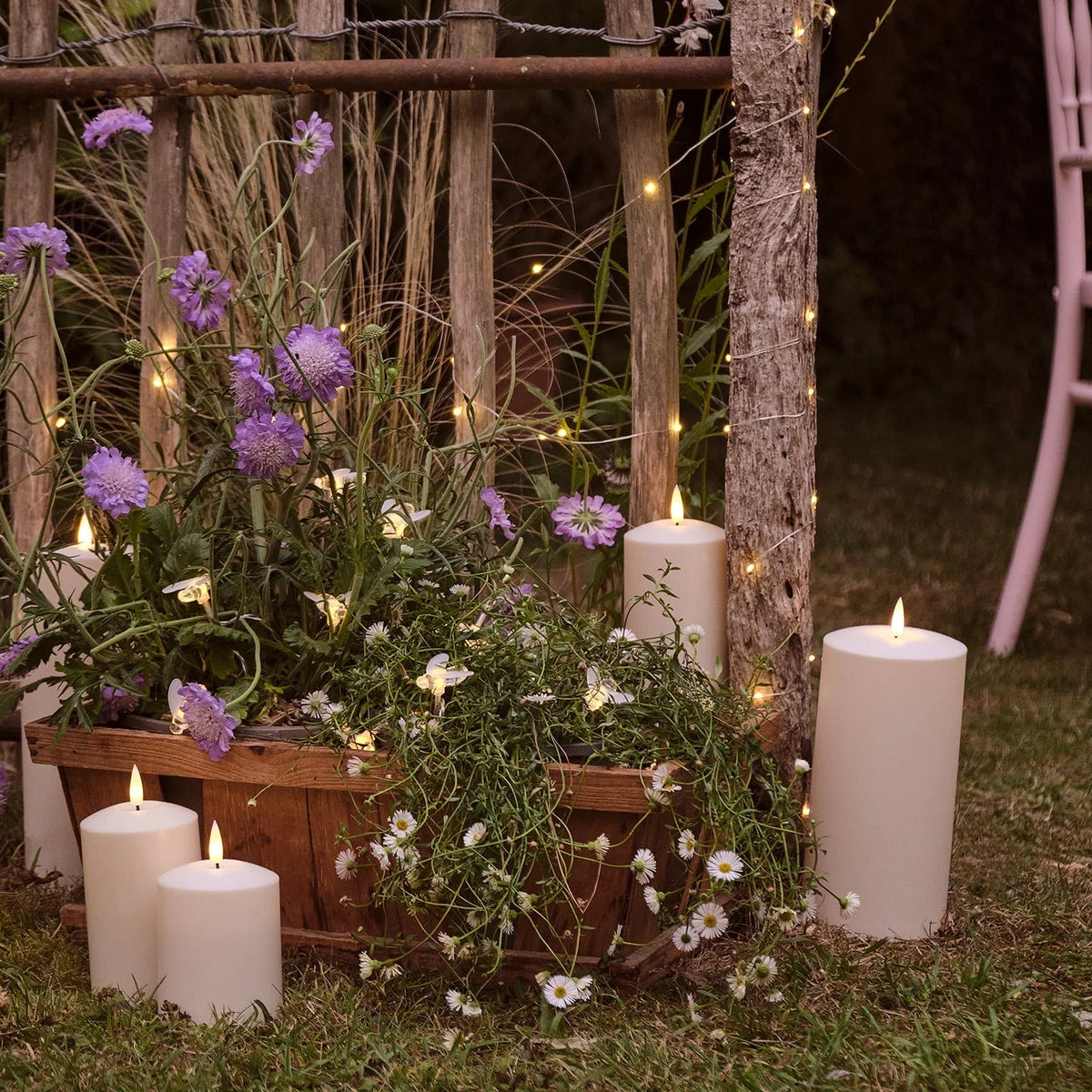 Outdoor String Lights Solar-Powered Bee-Shaped Set of 20