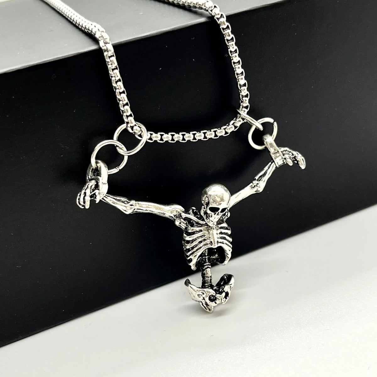 Pendant Necklace Metal Skeleton Design Adjustable Chain Tarnish-Resistant
