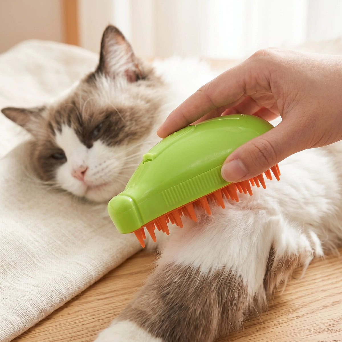 Pet Grooming Comb Built-In Misting Sprayer Detangling