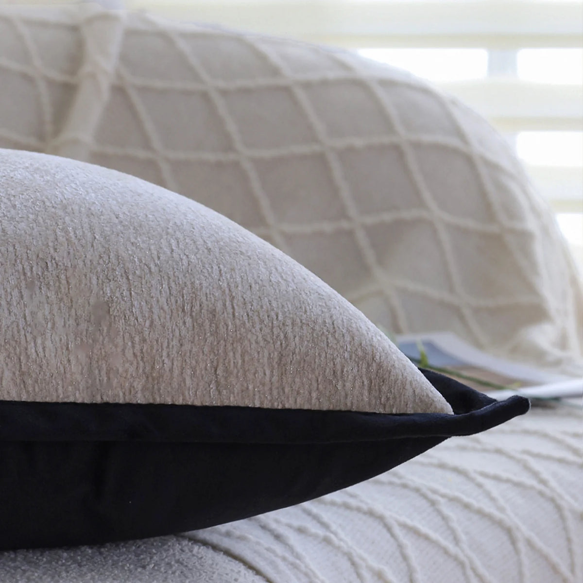 Pillow Cover 18x18 Microvelour Contrast Piping Concealed Zipper