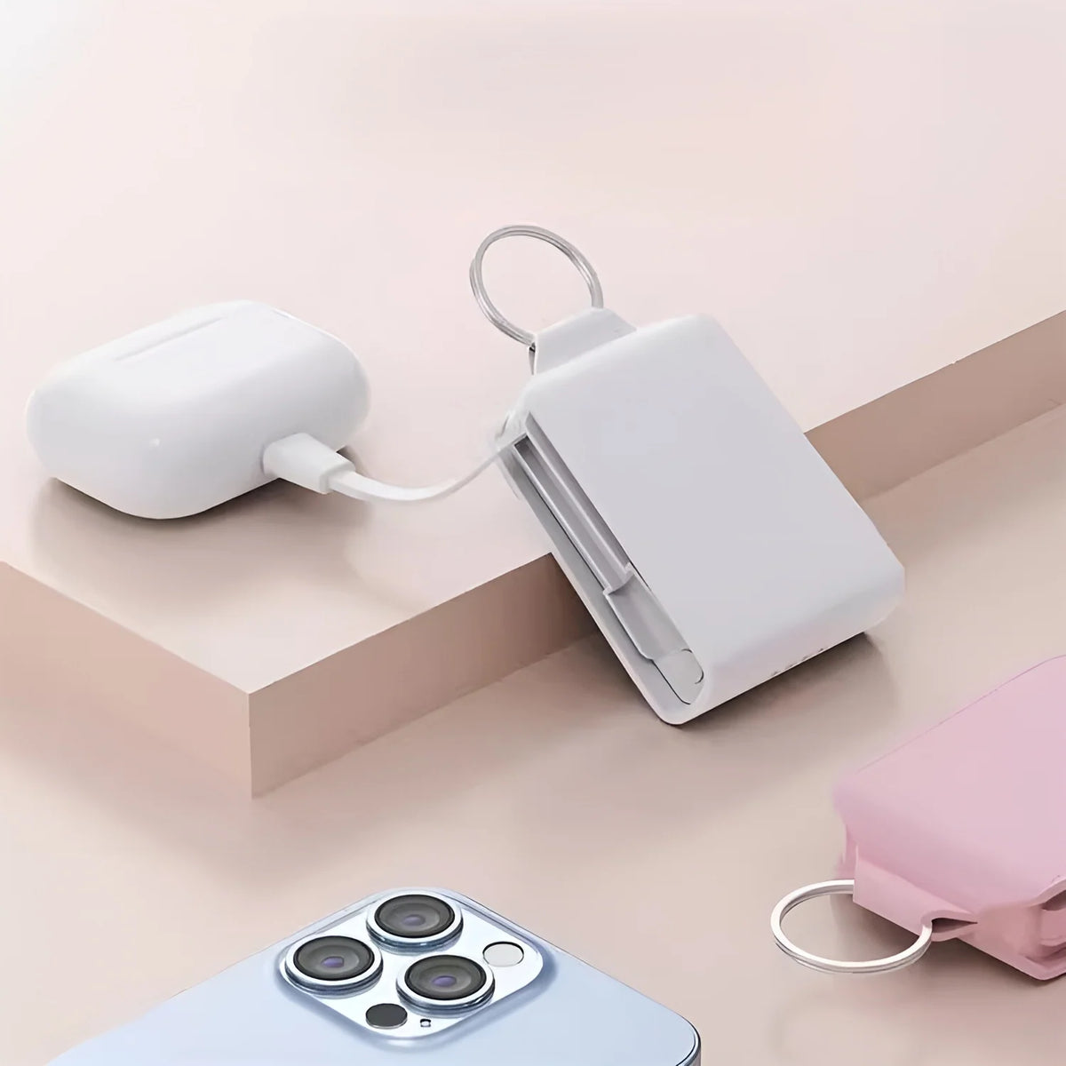 Power Bank Keychain Design 2000mAh Built-In Cable