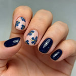 Press-On Nail Set Holiday Designs No-Glue & Lightweight