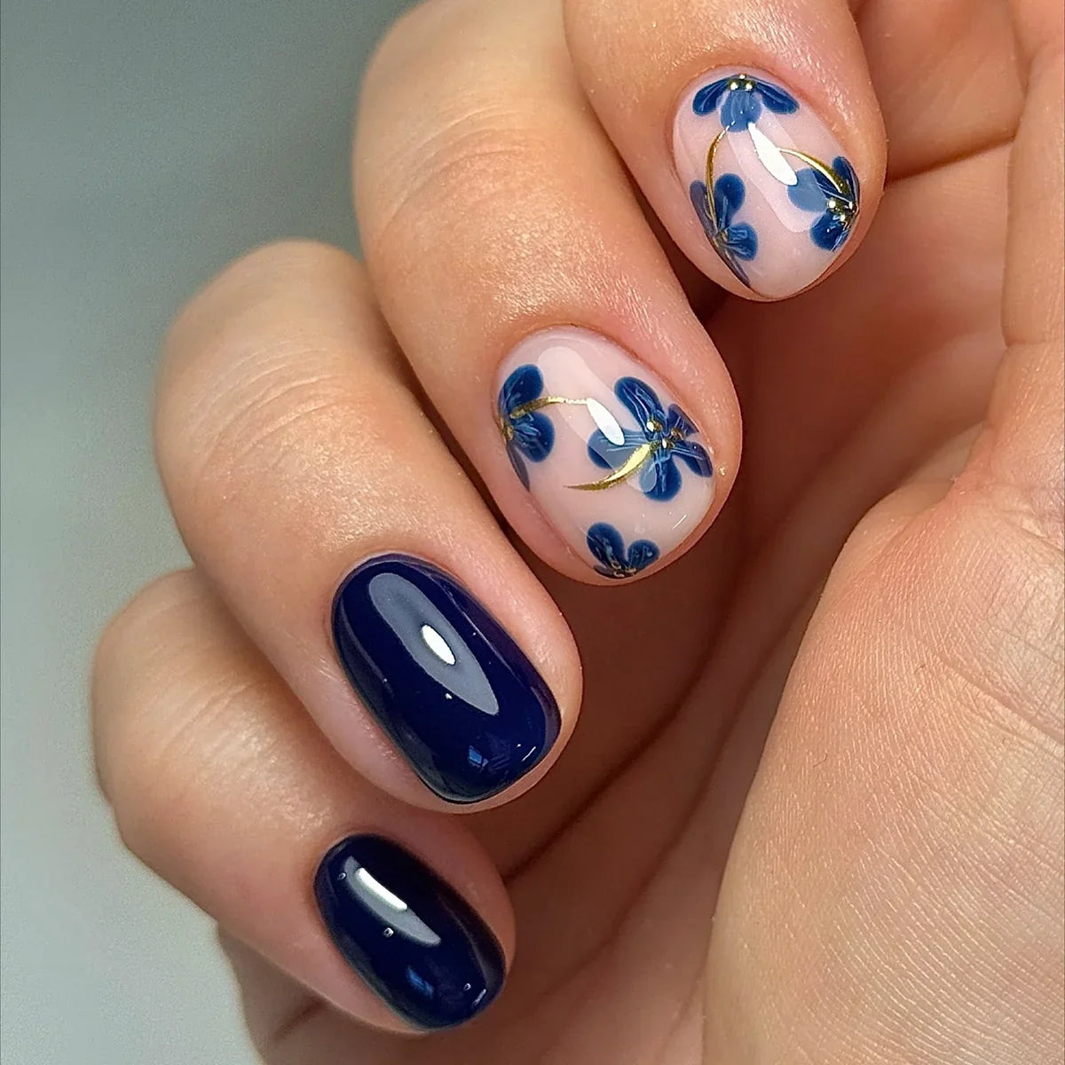 Press-On Nails Holiday Peel-And-Press Reusable & Durable