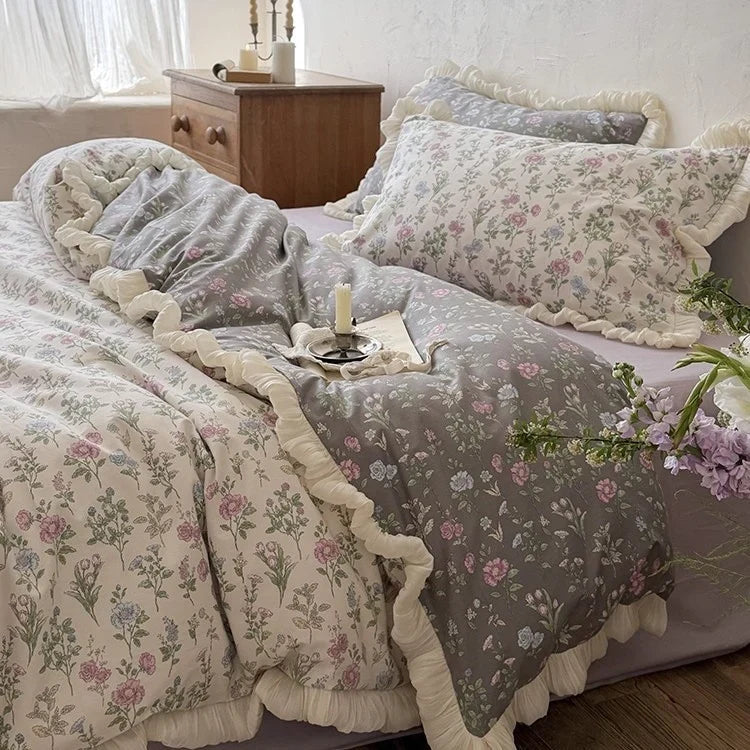 Quilt Set Reversible Floral Ruffle 4 Piece