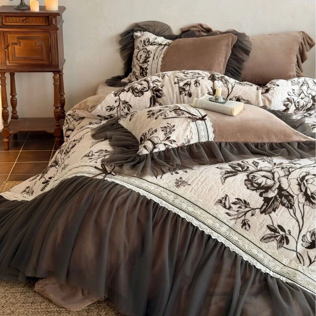 Quilted Bedding Set Cotton Blend Floral Print & Tulle Ruffle