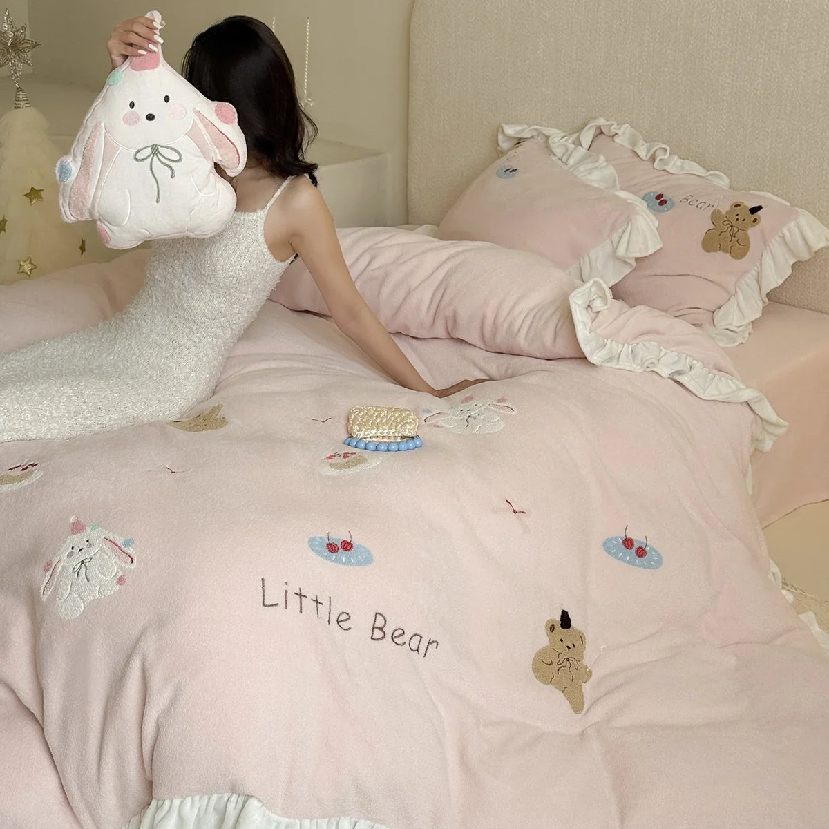 Quilted Bedding Set Medallion Jacquard Ruffle Trim