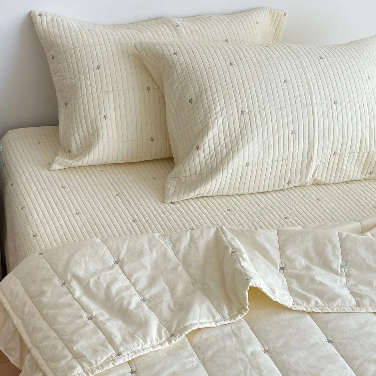 Quilted Bedspread Set With Pillowcases Cotton Blend Machine Washable