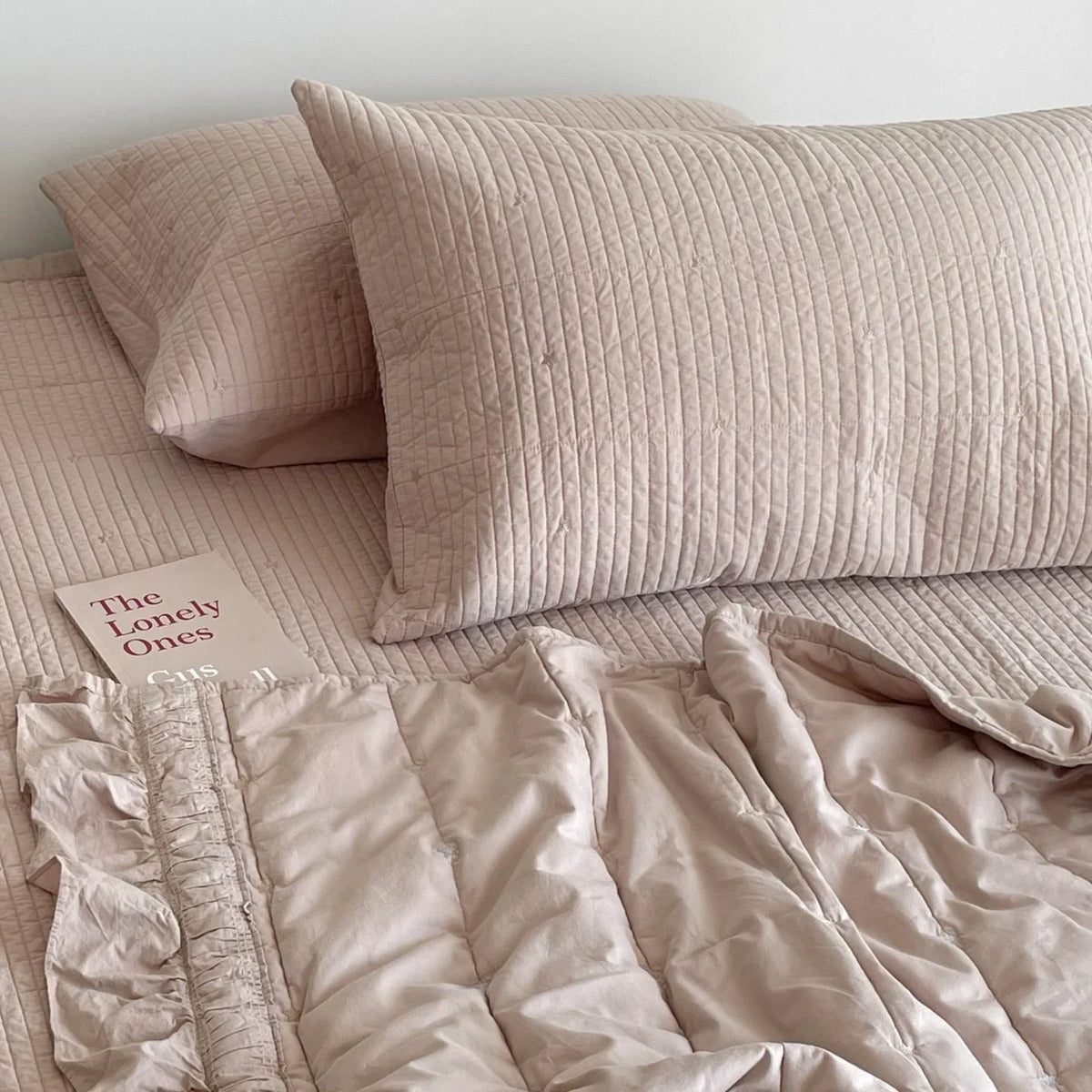 Quilted Bedspread Set With Pillowcases Cotton Blend Machine Washable