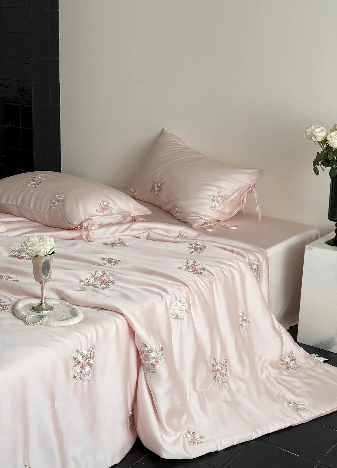 Satin Bedding Set Silky-Gloss Rose Embroidery Wrinkle-Resistant