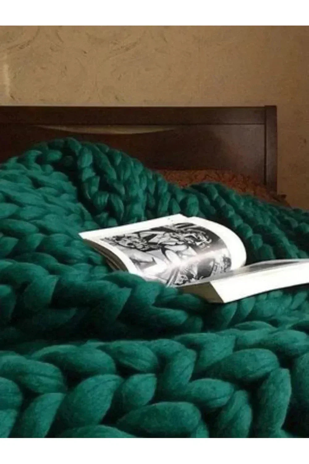 Throw Blanket Extra-Soft Chunky Braided Polyester