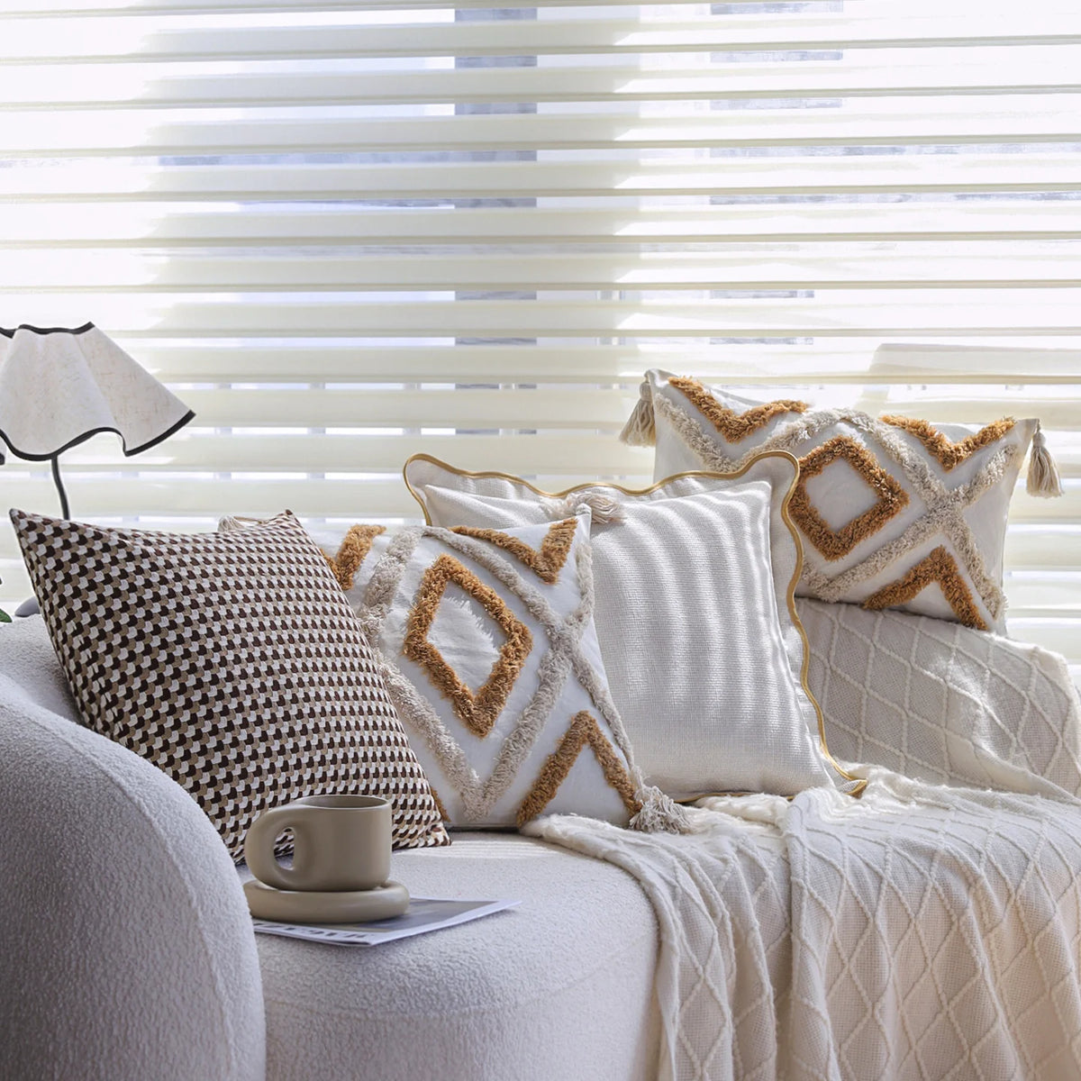 Throw Pillow Cover Cotton-Linen Hand-Tufted Diamond & Tassels