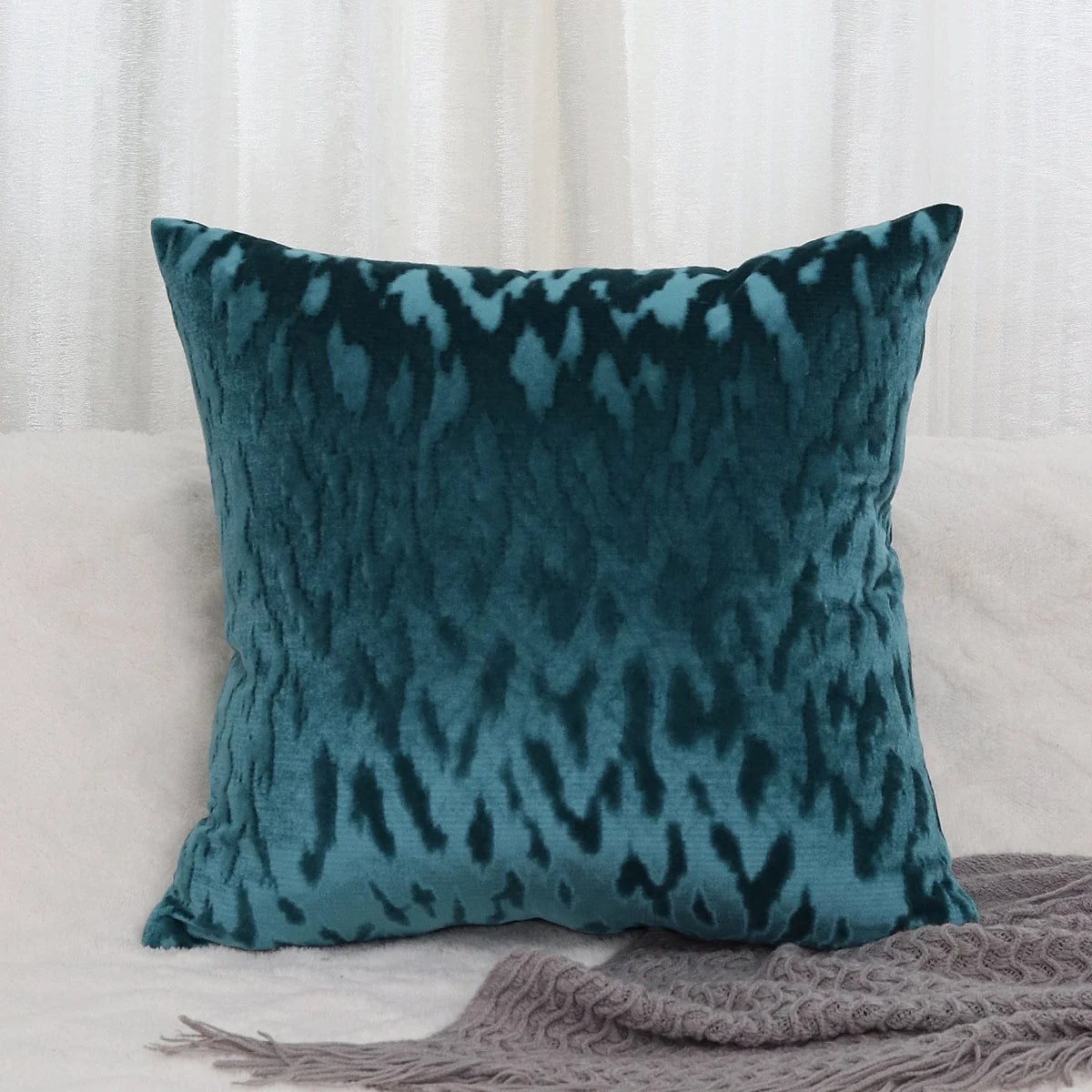 Throw Pillow Cover Low-Pile Velvet Embossed Jacquard Hidden Zipper