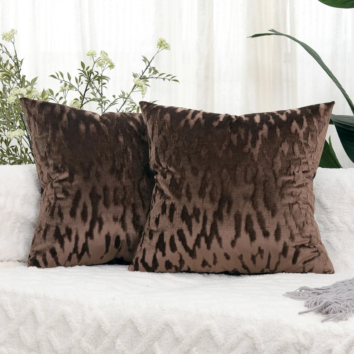 Throw Pillow Cover Low-Pile Velvet Embossed Jacquard Hidden Zipper