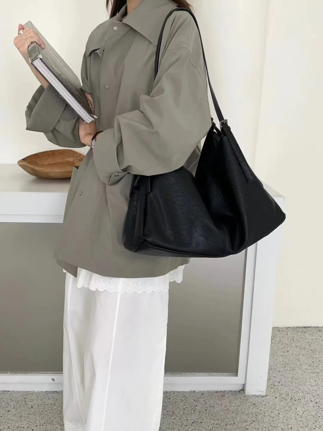 Tote Bag Spacious Interior Soft Shoulder Straps Wear-Resistant Fabric