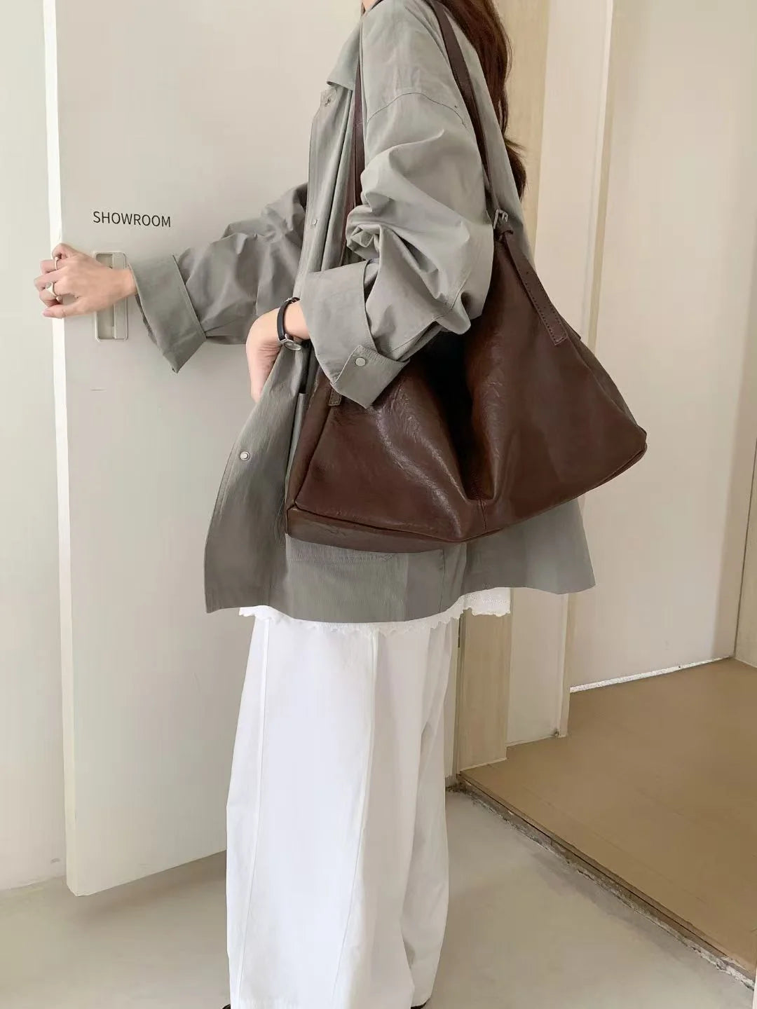 Tote Bag Spacious Interior Soft Shoulder Straps Wear-Resistant Fabric
