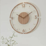 Wanduhren aus Buchenholz im skandinavischen Design