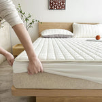 Breathable Mattress Protector with Liquid Repellent Protection and Allergy Protection