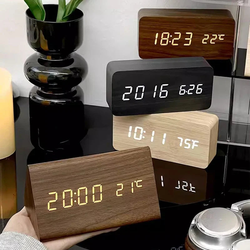 Holz-Led Uhr mit Temperaturanzeige und Sprachsteuerung