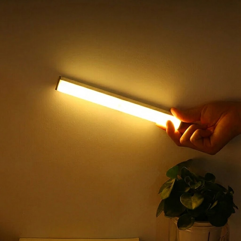 Kabellose LED Bewegungssensorlampe – Wiederaufladbar, Selbstklebend, Warmweiße Beleuchtung