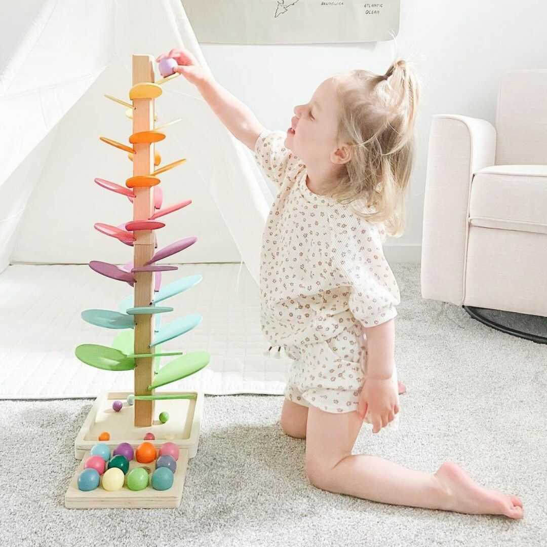 Farbenfroher Klangbaum – Spielspaß für Jung und Alt