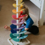 Farbenfroher Klangbaum – Spielspaß für Jung und Alt