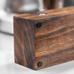 Kaffeekunstwerk | Elegante Holzstation für Kaffeetampen