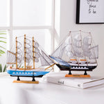 Elegante Holzboot-Skulptur mit LED-Beleuchtung – Stilvolles Deko-Element für Zuhause und Büro