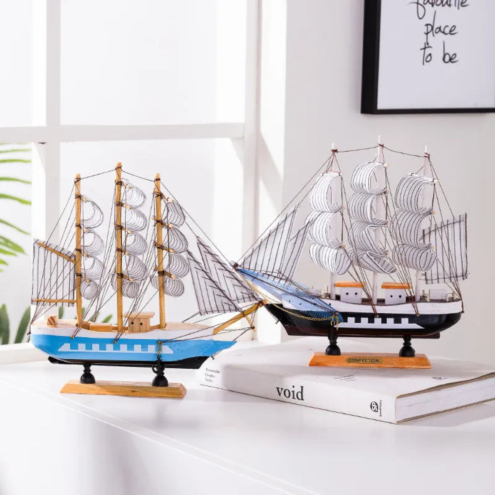 Elegante Holzboot-Skulptur mit LED-Beleuchtung – Stilvolles Deko-Element für Zuhause und Büro