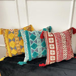 Boho-inspirierter Wurfkissenbezug mit Quasten