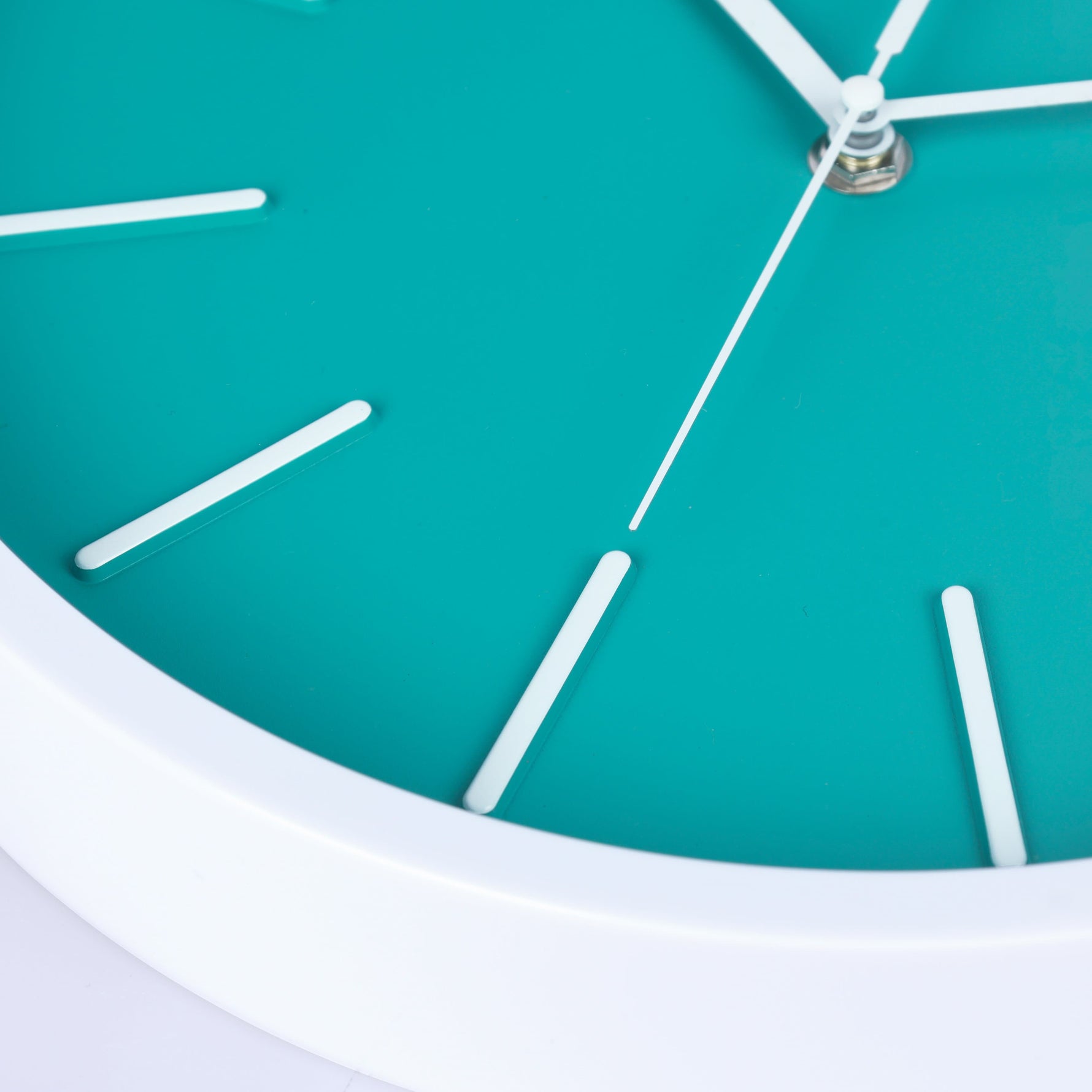 Stilvolle 3D Wanduhr mit eleganten Stundenmarkierungen
