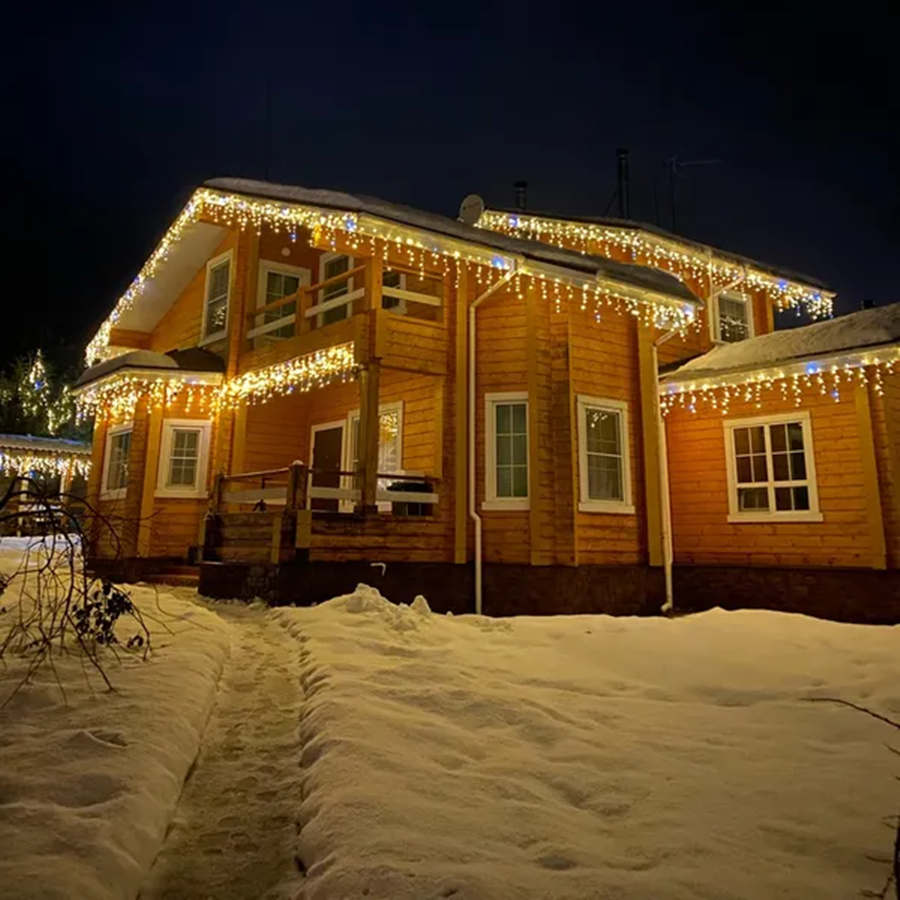 Lichtvorhang WinterGlow – Wetterfeste LED Weihnachtsbeleuchtung in Warmweiß