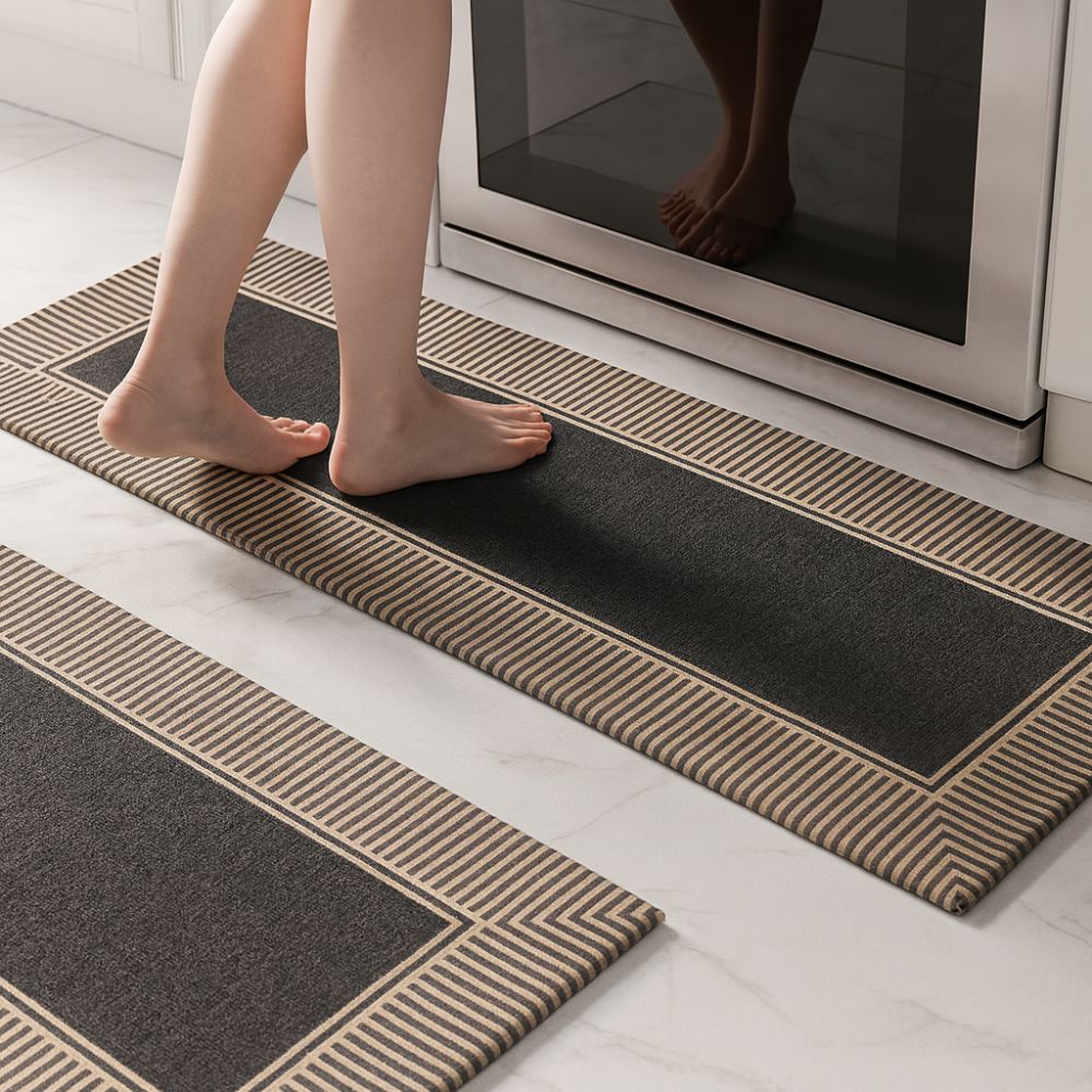 Eleganter Küchenläufer mit modernem Streifendesign