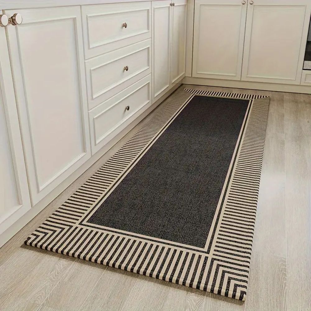 Eleganter Küchenläufer mit modernem Streifendesign