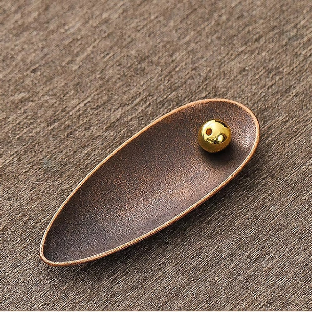 Eleganter Räucherstäbchenhalter aus Metall | AromaLux