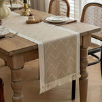 Eleganter Tischläufer mit geometrischem Design