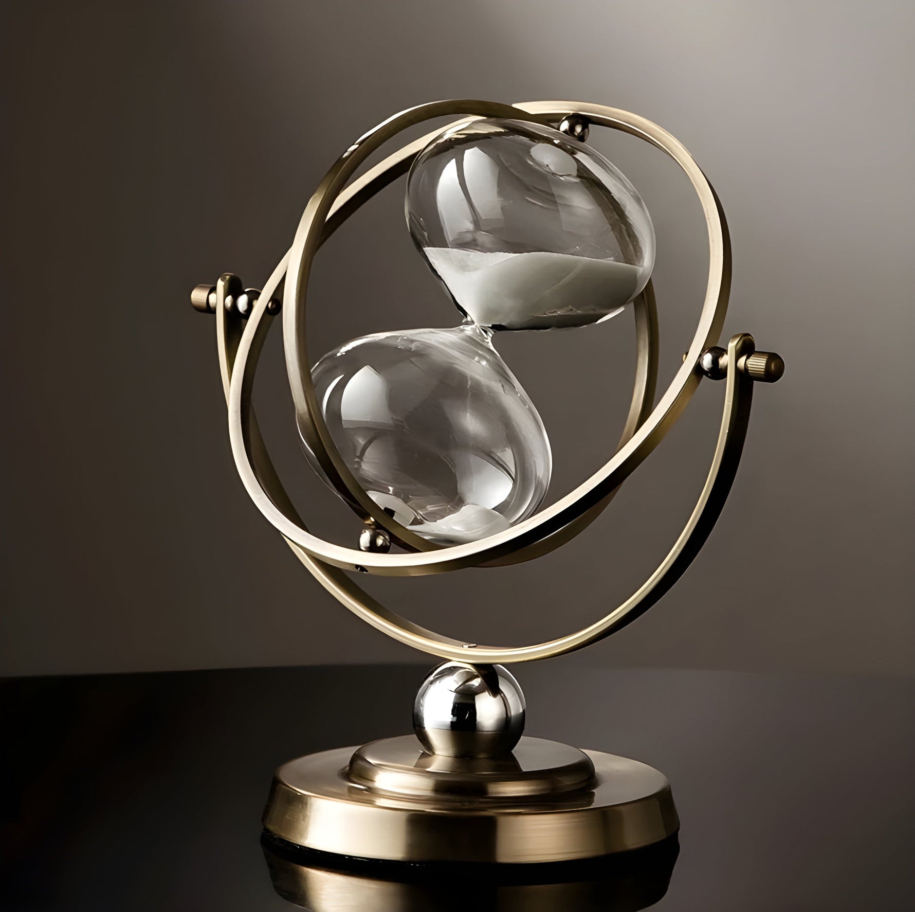 Elegante Sanduhr mit Goldrahmen – Zeitloses Design für Ihr Zuhause