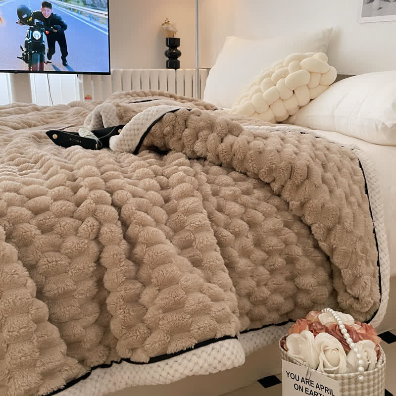 Ultra-Soft Reversible Blanket for Ultimate Comfort