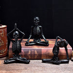 Vintage Halloween Figurine – Dekoratives Kunstwerk in Schwarz oder Weiß