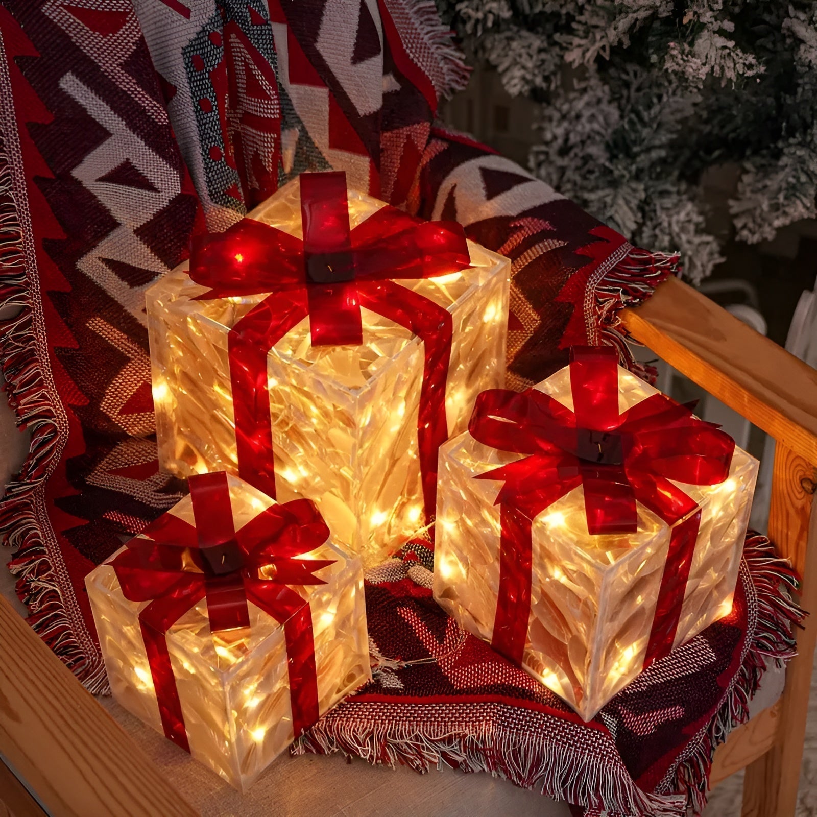 Helle Geschenkboxen im Set von 3 – Transparente Weihnachtsdekoration mit roten Bändern | Für Innen- und Außenbereich