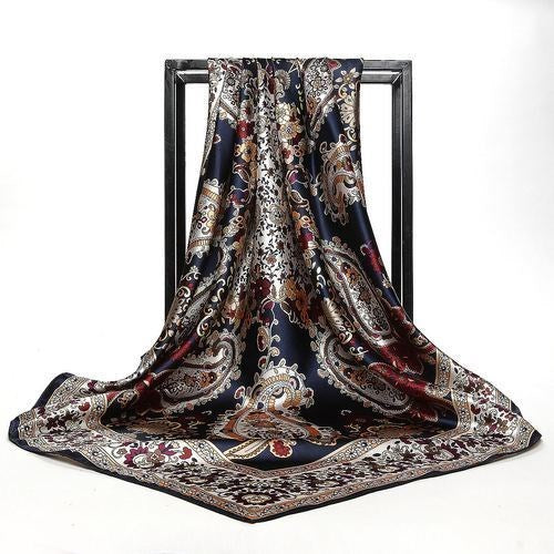 Eleganter quadratischer Schal aus luxuriöser Seide