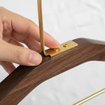 NobleWood – Elegante Holz-Kleiderbügel für stilvolle Garderoben (3 Stück)