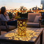 Solare Gartenlaterne mit Sonnenblumen-Motiv