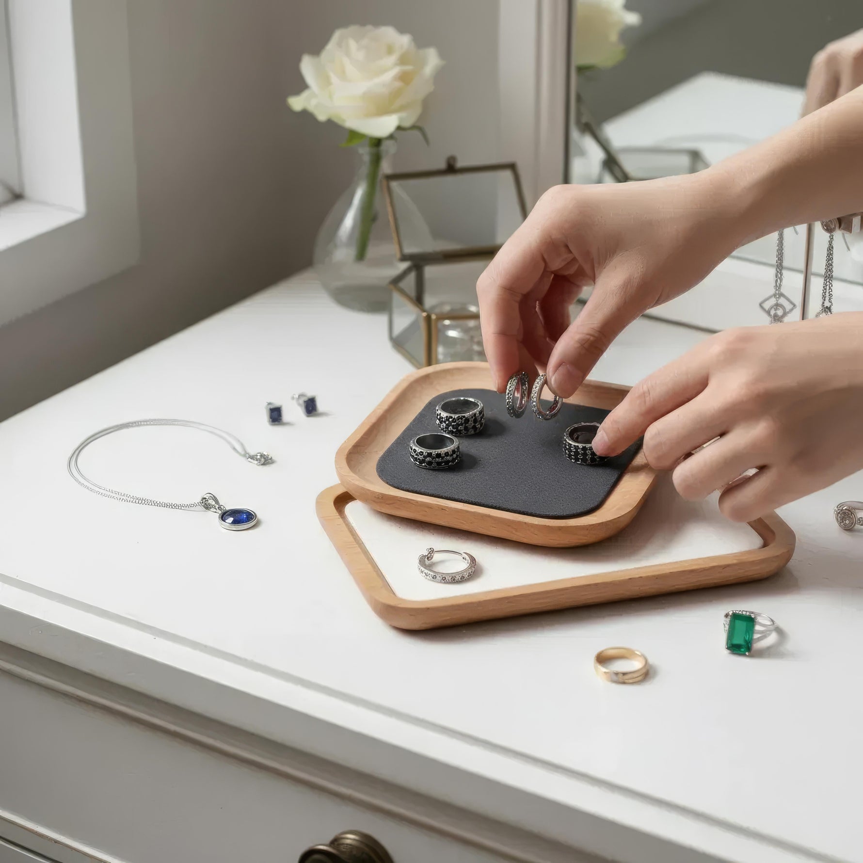 Elegant Wooden Tray for Jewelry – Stylish Storage Solution