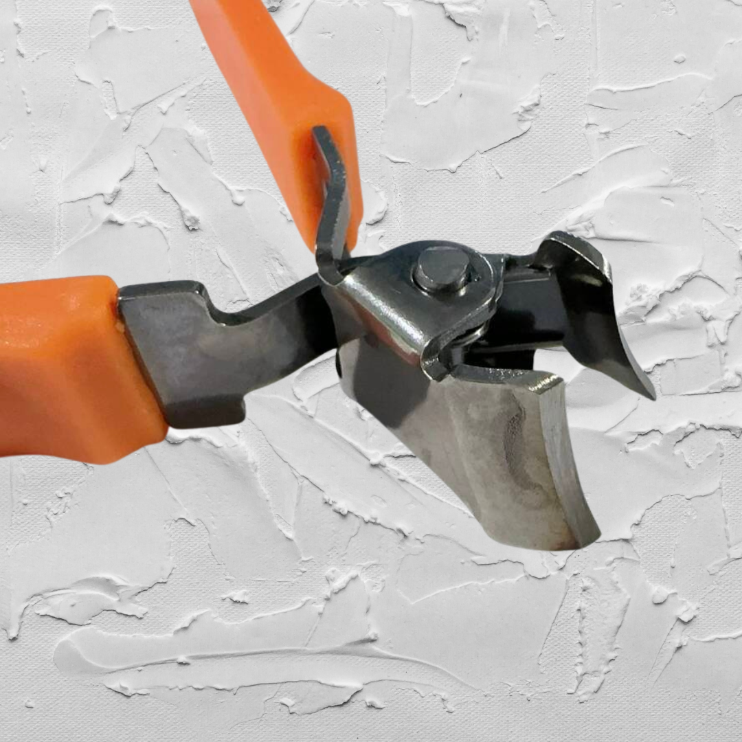 Praktischer Nagelknipser mit schrägem Klingenprofil
