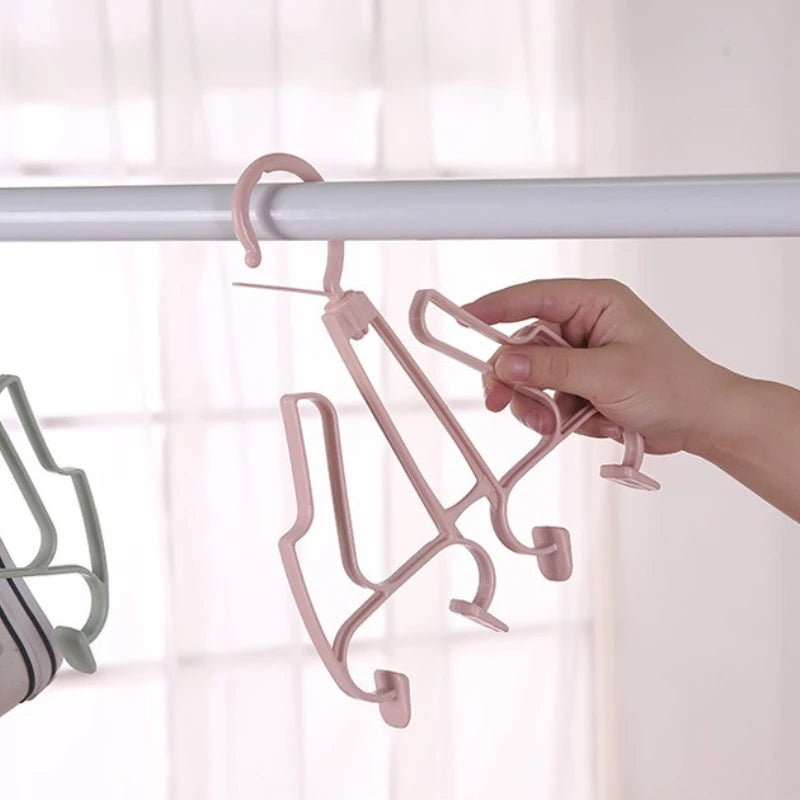 ShoeSaver – Practical shoe drying system with hooks for balconies